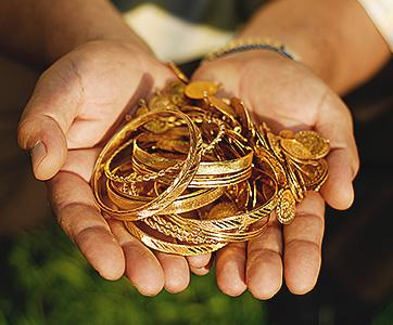 hands containing gold scrap meant for selling